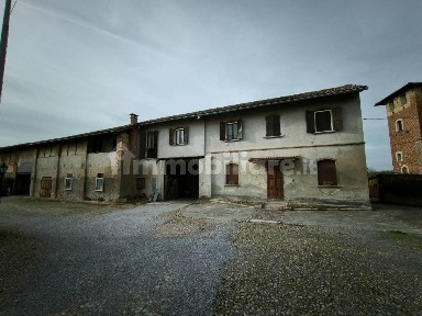 Inverno e Monteleone, Piazza Castello, 12