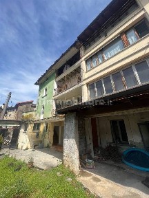 Terratetto unifamiliare 450 m², da ristrutturare, Centro, Gandino