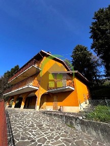 Terratetto plurifamiliare 1255 m², ottimo stato, Gazzaniga