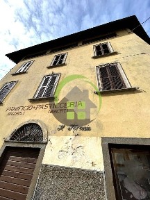 Terratetto unifamiliare 475 m², buono stato, Centro, Gandino