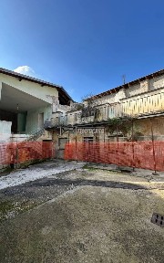 Terratetto unifamiliare 320 m², da ristrutturare, Selva, Zandobbio