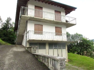 Terratetto unifamiliare 95 m², da ristrutturare, Sant'Omobono Terme