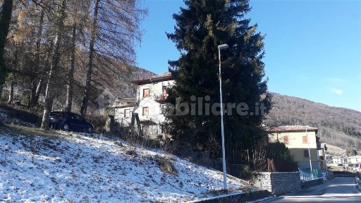 Terratetto unifamiliare 170 m², da ristrutturare, Centro, Costa Valle Imagna