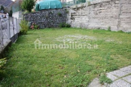 Terratetto unifamiliare 740 m², da ristrutturare, Centro, Azzone