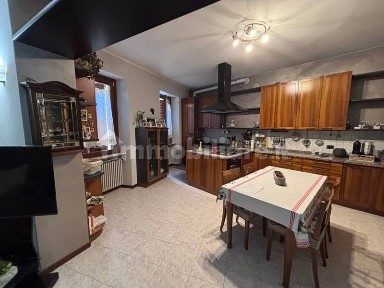 Terratetto unifamiliare 180 m², buono stato, Centro, Gandino