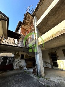 Terratetto plurifamiliare 800 m², da ristrutturare, Leffe
