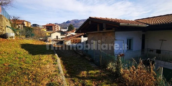 Terratetto unifamiliare 200 m², da ristrutturare, Centro, Vertova