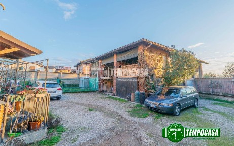 Terratetto unifamiliare via XXV Aprile, Centro, Trovo