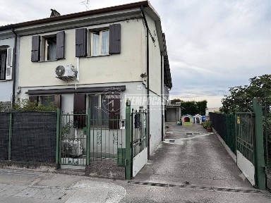 Terratetto unifamiliare via Nazionale, Centro, Stradella