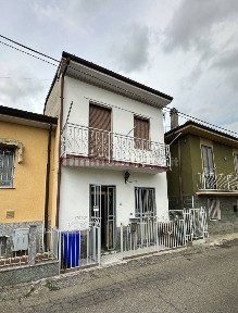 Terratetto unifamiliare vicolo Giordano Bruno, Centro, Mede