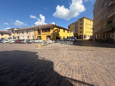 Terratetto unifamiliare piazza Campegi 6/Al 10, Centro, Tromello
