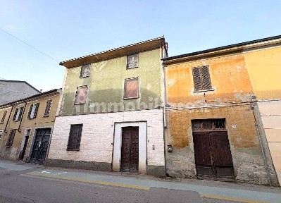 Terratetto plurifamiliare via Giuseppe Garibaldi 19, Centro, Sannazzaro de' Burgondi