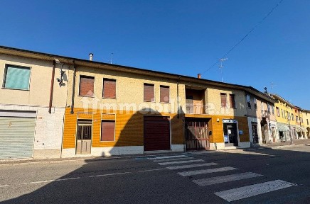 Terratetto plurifamiliare via Guglielmo Marconi 81, Centro, Dorno