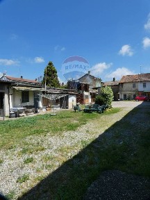Terratetto plurifamiliare 50 m², buono stato, Centro, Zeme