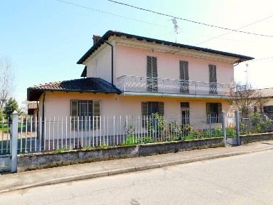 Gropello Cairoli, Via Vittorio Veneto, 6