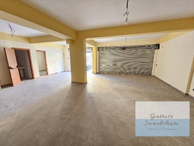 Attività commerciale in Affitto