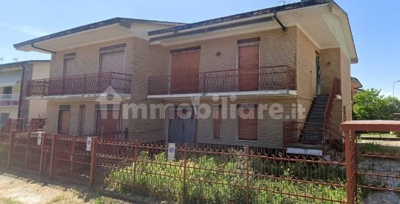 Terratetto unifamiliare viale Martiri della Libertà 48, Centro, Mede