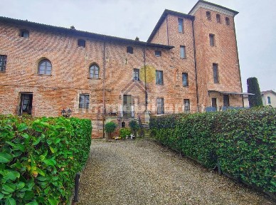 Terratetto plurifamiliare piazza castello, 2, Inverno, Inverno e Monteleone