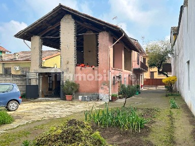 Terratetto unifamiliare 188 m², da ristrutturare, Centro, Gambolò