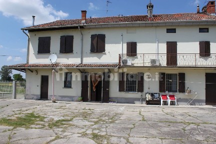 Terratetto unifamiliare 255 m², buono stato, Centro, Verrua Po