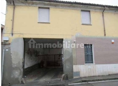 Sannazzaro de' Burgondi, Via Roma