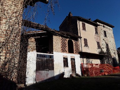 Terratetto unifamiliare 270 m², da ristrutturare, Centro, Torricella Verzate