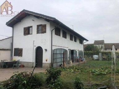 Gambolò, via mazzini, 8