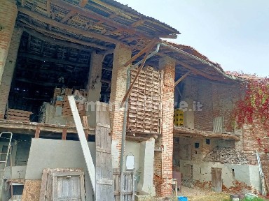 Terratetto unifamiliare 218 m², da ristrutturare, Centro, Pieve Porto Morone