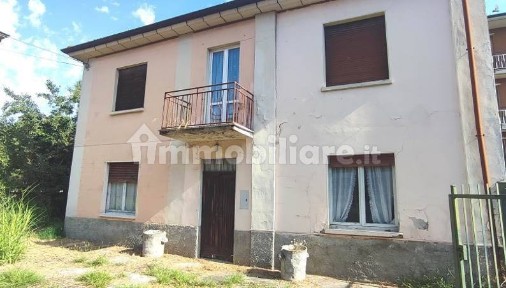 Terratetto unifamiliare 200 m², da ristrutturare, Centro, Stradella