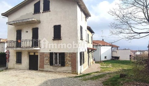 Terratetto unifamiliare 400 m², da ristrutturare, Castana