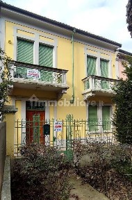 Terratetto unifamiliare 440 m², buono stato, Centro, Stradella