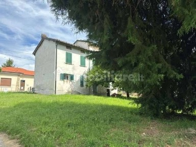 Terratetto unifamiliare 213 m², da ristrutturare, Centro Storico, Voghera