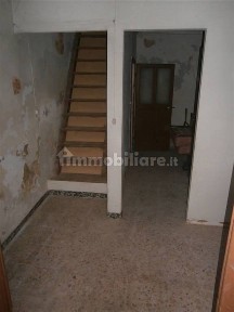 Terratetto plurifamiliare 60 m², da ristrutturare, Centro, Mortara
