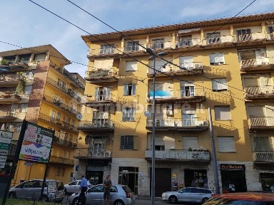 Avellino, Piazza Aldo Moro, 18