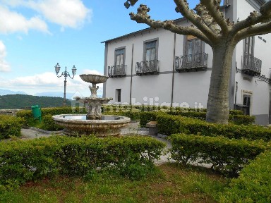 Montefusco, Largo Castello, 1