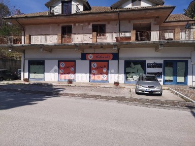 Locale commerciale in Vendita