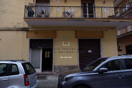 Locale commerciale in Vendita