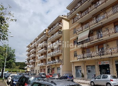 Locale commerciale in Vendita