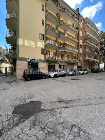 Locale commerciale in Vendita