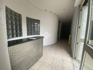 Cervinara, locale via Roma, 1