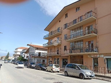 Locale commerciale in Vendita