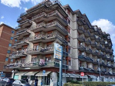 Locale commerciale in Vendita