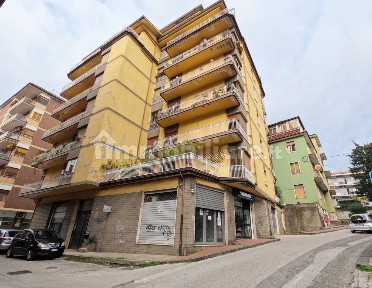 Locale commerciale in Vendita