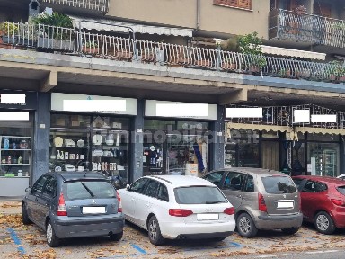 Locale commerciale in Vendita