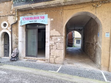 Locale commerciale in Vendita