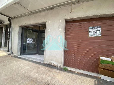 Locale commerciale in Vendita