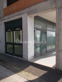 Locale commerciale in Vendita