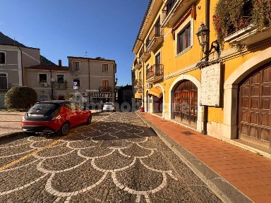 Locale commerciale in Vendita