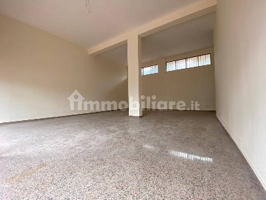 Locale commerciale in Vendita
