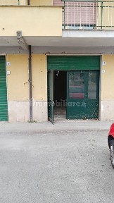 Locale commerciale in Vendita